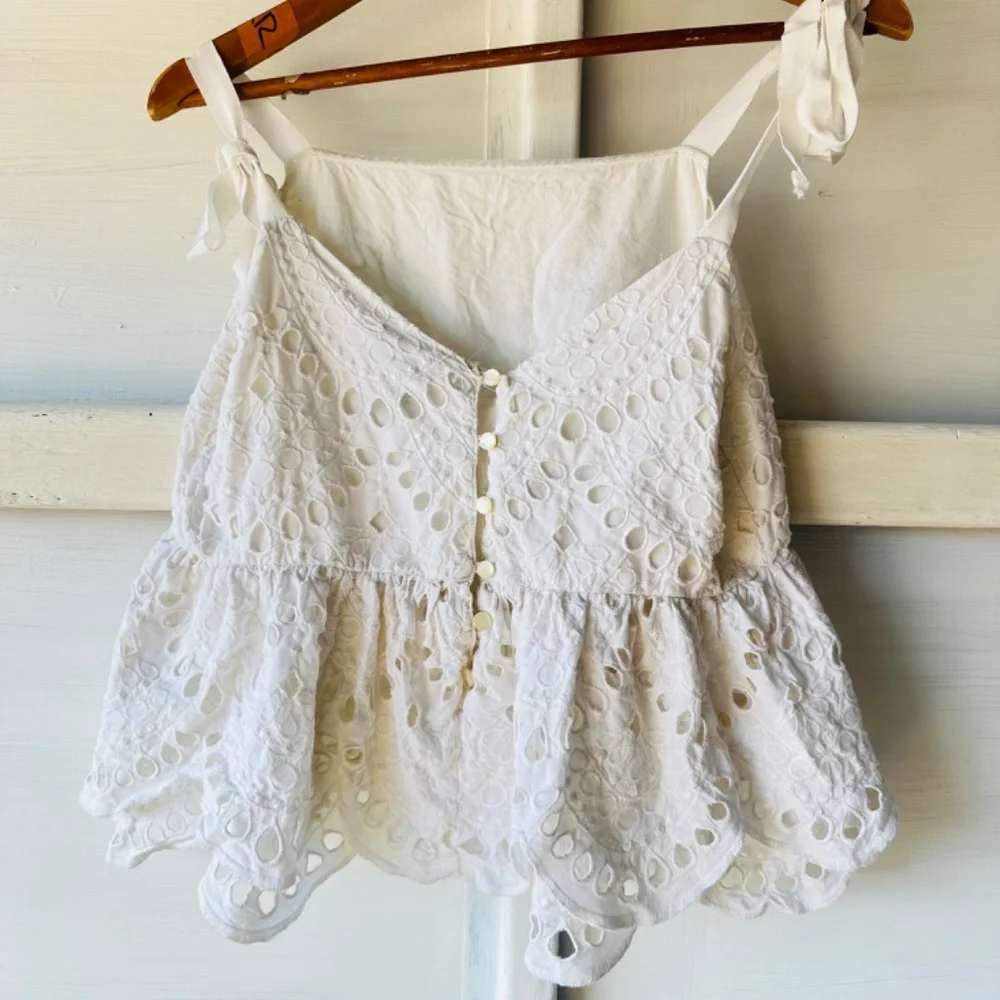 J. crew White Eyelet Peplum Button Back Tank top size 10 - Picture 8 of 8